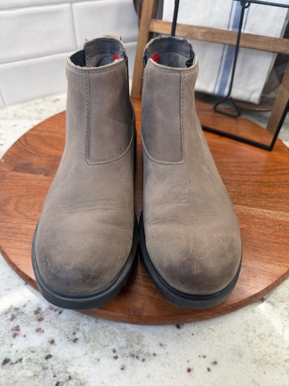 SOREL Women's Emelie II Waterproof Chelsea Boots in a Quarry/Black